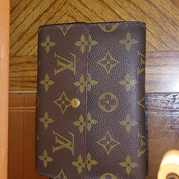 Authentic Louis Vuitton Vintage MonoPorte-Tresor' Etui Papier Trifold Wallet - Picture 4 of 17
